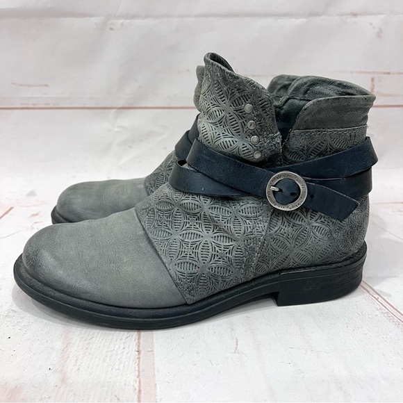 Miz Mooz Embossed Mandala Pixie Tooled Leather Ankle Combat Moto Boot Grey - Picture 1 of 9